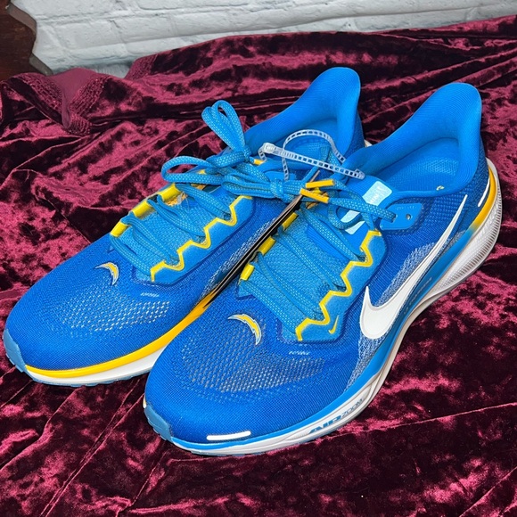 chargers nike shoe